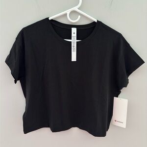 NWT Lululemon Cates Tee size 6